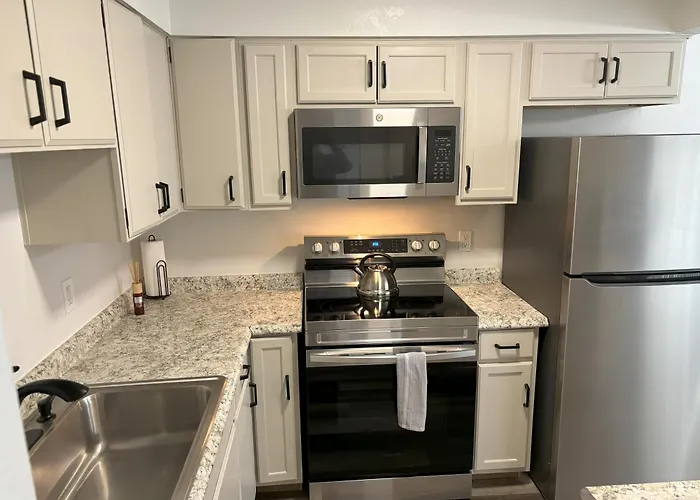 Peaceful Park 2 Bedroom Remodeled Family * Granite City