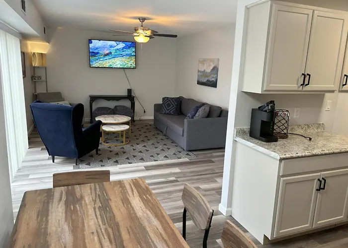 Peaceful Park 2 Bedroom Remodeled Family